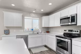 215 N 250 E, Salem, UT 84653 - Photo 6