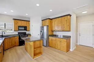 699 E Carlquist Dr S, Draper, UT 84020 - Photo 12