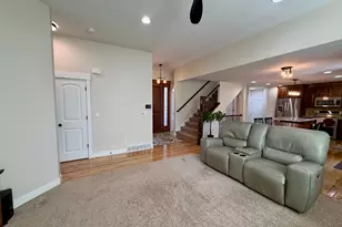 156 E Steed Ct, Farmington, UT 84025 - Photo 4