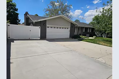 7152 S 2740 E, Cottonwood Heights, UT 84121 - Photo 2