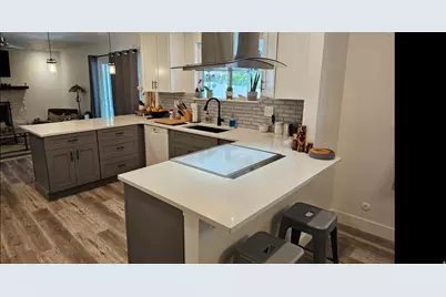 7152 S 2740 E, Cottonwood Heights, UT 84121 - Photo 2