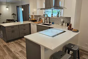 7152 S 2740 E, Cottonwood Heights, UT 84121 - Photo 2