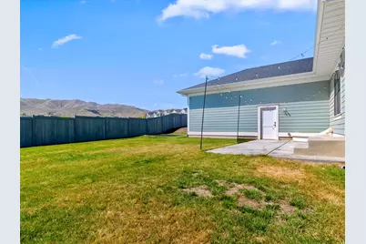 563 W Founders Blvd, Saratoga Springs, UT 84045 - Photo 34