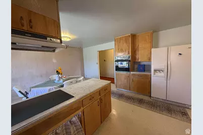 885 N 600 E, Price, UT 84501 - Photo 2