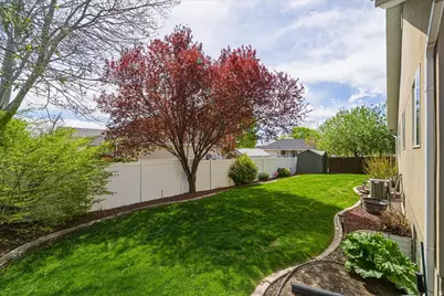 4521 W Carriage Ln N, Cedar Hills, UT 84062 - Photo 36