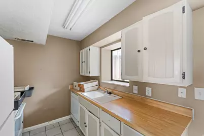 666 E Larchwood Dr, Midvale, UT 84047 - Photo 22