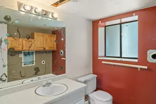 666 E Larchwood Dr, Midvale, UT 84047 - Photo 24