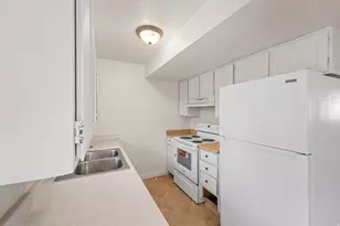 666 E Larchwood Dr, Midvale, UT 84047 - Photo 8