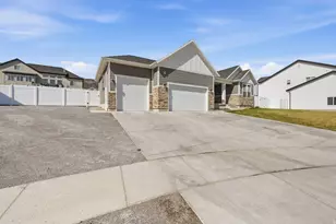 3641 S Hiawatha Cir, Saratoga Springs, UT 84045 - Photo 2