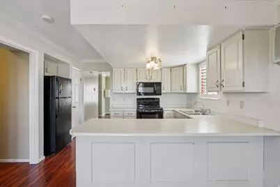 3073 E Stratton Dr S, Holladay, UT 84117 - Photo 8