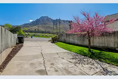 3073 E Stratton Dr S, Holladay, UT 84117 - Photo 4