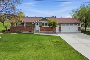 220 E 300 N, Hyde Park, UT 84318 - Photo 2