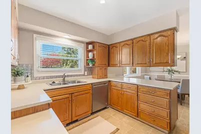 8628 S Mount Majestic Rd, Sandy, UT 84093 - Photo 10