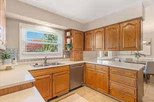 8628 S Mount Majestic Rd, Sandy, UT 84093 - Photo 10