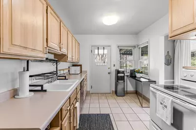 1733 E Harrison Ave S, Salt Lake City, UT 84108 - Photo 14