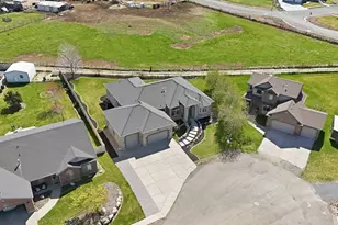 407 W Larkspur Ln, Morgan, UT 84050 - Photo 2