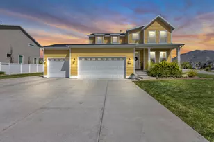 2195 S Betsy Way, Kaysville, UT 84037 - Photo 1