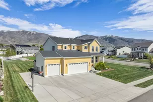 2195 S Betsy Way, Kaysville, UT 84037 - Photo 2