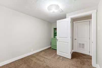 2393 W Bueno Vista Dr, West Jordan, UT 84088 - Photo 16