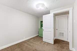 2393 W Bueno Vista Dr, West Jordan, UT 84088 - Photo 16