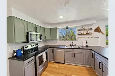 6042 W 5700 S, Hooper, UT 84315 - Photo 10