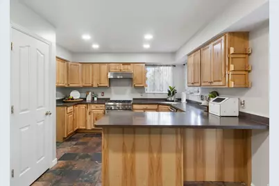 12093 S Kings Crossing Way W, Riverton, UT 84065 - Photo 6