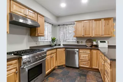 12093 S Kings Crossing Way W, Riverton, UT 84065 - Photo 2