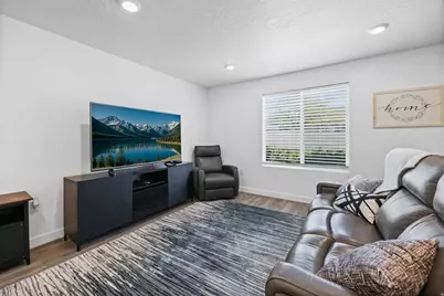 2792 N Fighting Falcon St, Layton, UT 84040 - Photo 2