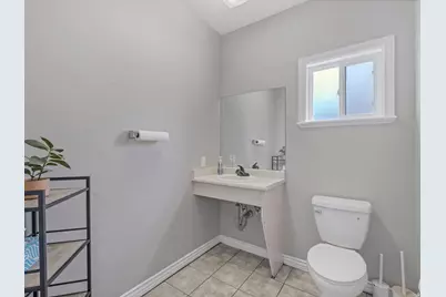 610 N Main #A, Clearfield, UT 84015 - Photo 4