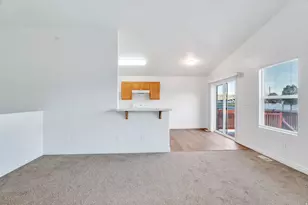 2087 E Hawthorne St N, Saratoga Springs, UT 84043 - Photo 12