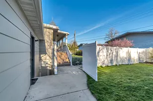 1697 E Bunkerhill Rd E, Holladay, UT 84117 - Photo 42