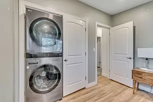 1697 E Bunkerhill Rd E, Holladay, UT 84117 - Photo 18