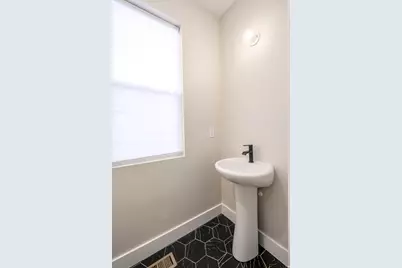 92 S 1100 W #4, Farmington, UT 84025 - Photo 4