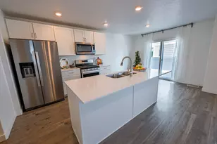 212 N Offshore Ct E, Saratoga Springs, UT 84045 - Photo 12