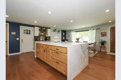 6871 S 1495 E, Cottonwood Heights, UT 84121 - Photo 10