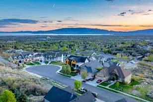 10207 N Bayhill Dr, Cedar Hills, UT 84062 - Photo 12