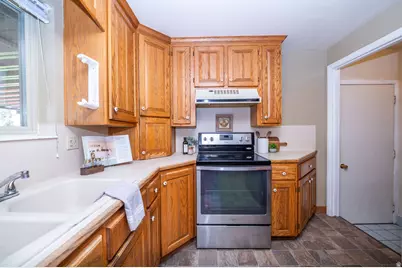 788 W 2400 N, Clinton, UT 84015 - Photo 10