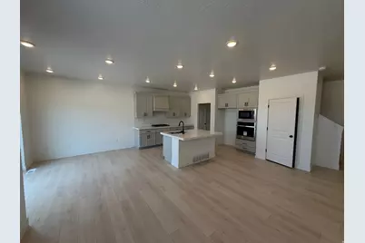 2818 W Aurora Ave, Mapleton, UT 84664 - Photo 2