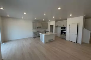 2818 W Aurora Ave, Mapleton, UT 84664 - Photo 2