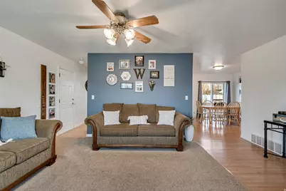 1041 E 30 S, Hyrum, UT 84319 - Photo 4