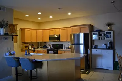 5012 S Timber Way Way E #310, Holladay, UT 84117 - Photo 2
