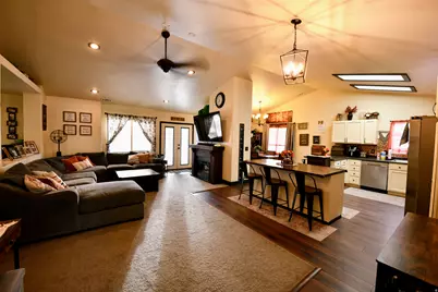 228 S Larkin Ln W, Kaysville, UT 84037 - Photo 2