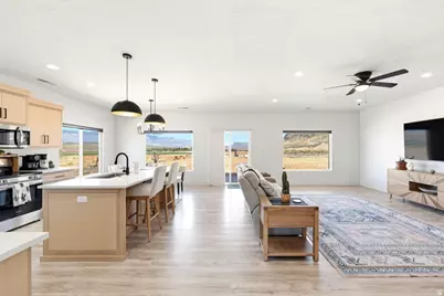 980 W Rock View Dr, Hurricane, UT 84737 - Photo 8