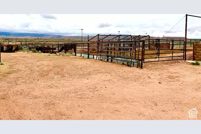 8457 E 6000 N, Lapoint, UT 84039 - Photo 28