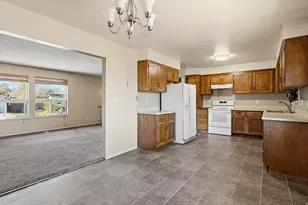 386 W Frontier Cir, Cedar City, UT 84721 - Photo 10