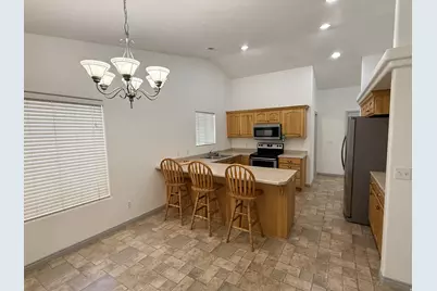 689 W 2050 S, Hurricane, UT 84737 - Photo 8