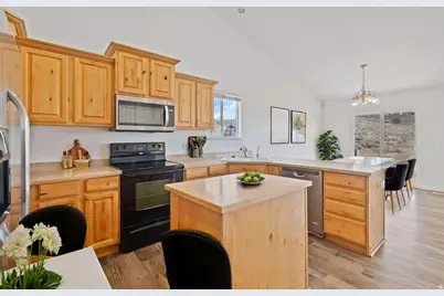 2253 Lone Tree Pkwy, Eagle Mountain, UT 84005 - Photo 8