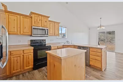 2253 Lone Tree Pkwy, Eagle Mountain, UT 84005 - Photo 12