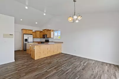 2253 Lone Tree Pkwy, Eagle Mountain, UT 84005 - Photo 14