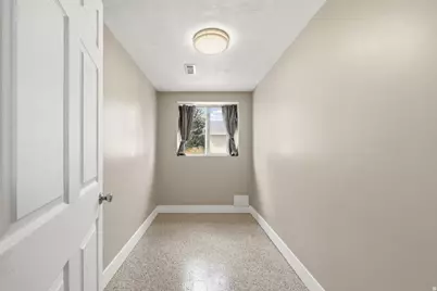 2029 N 1720 W, Clinton, UT 84015 - Photo 32